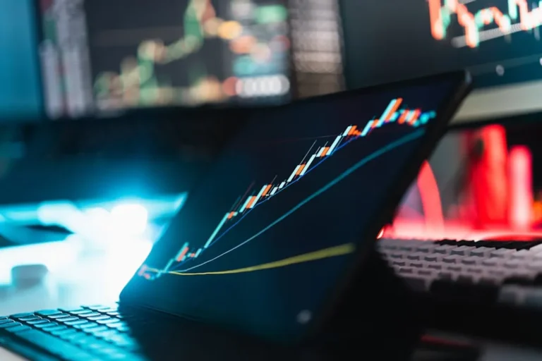 CCL Stock: Carnival Share Price Drivers and Outlook