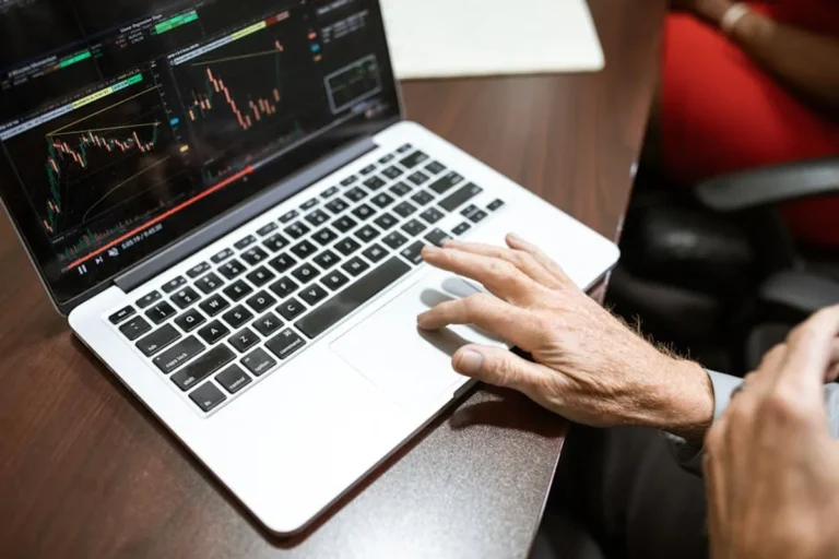 INTC Stock: Intel Price Drivers and Market Outlook